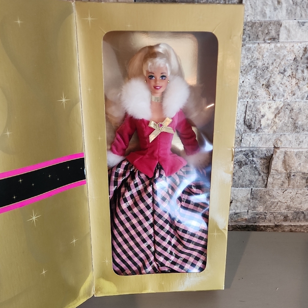 Barbie Avon Winter Rhapsody Barbie doll Special Edition 1996 - Still In Box!